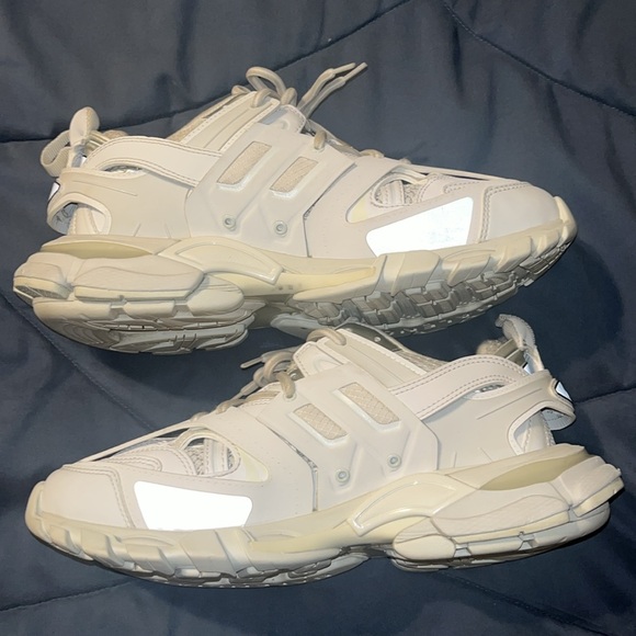 BALENCIAGA WOMEN'S TRACK SNEAKER IN WHITE - Picture 6 of 9